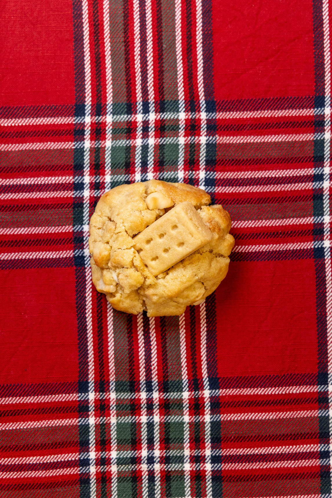 Caramilk & Macadamia Shortbread Cookie